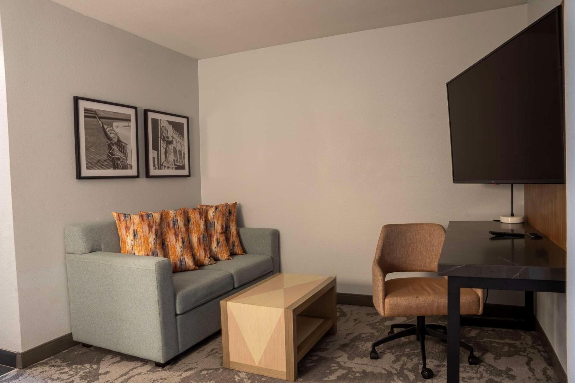 Doubletree By Hilton Fort Worth Fossil Creek Exterior photo